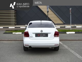 2016 Volkswagen Polo V Рестайлинг, белый, 823000 рублей, вид 4