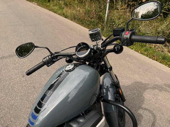 2023 Yamaha XV950 Bolt, серый, 850000 рублей - вид 12