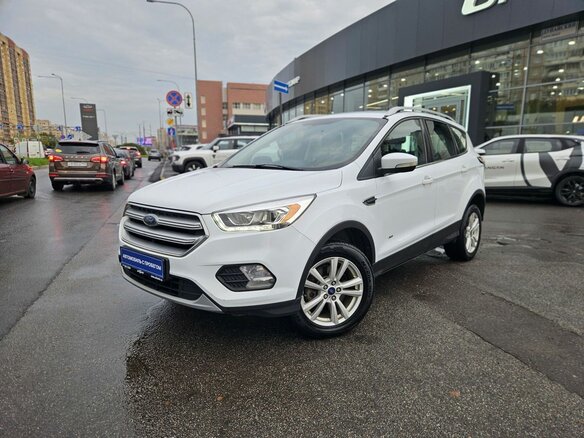 2016 Ford Kuga II Рестайлинг, белый, 1325000 рублей