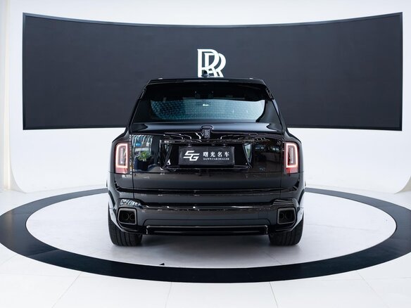 2026 Rolls-Royce Cullinan Black Badge I Рестайлинг (Series II), чёрный, 50000000 рублей - вид 6