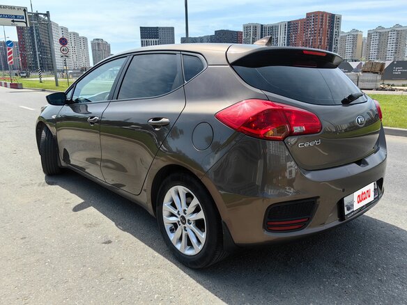 2018 Kia Ceed II Рестайлинг, коричневый, 1250000 рублей - вид 6