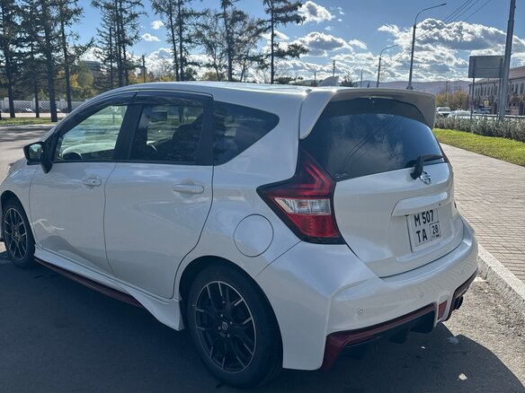 2018 Nissan Note Nismo e-Power II Рестайлинг, белый, 1500000 рублей - вид 5