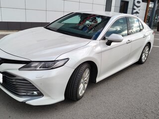 2019 Toyota Camry VIII (XV70), белый, 2780000 рублей, вид 1
