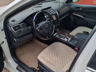 2016 Toyota Camry VII (XV50) Рестайлинг, белый, 1945000 рублей, вид 4