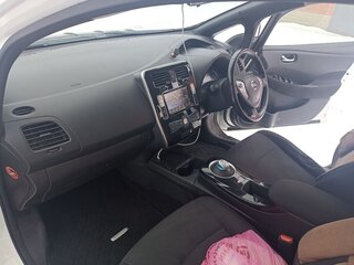 2016 Nissan Leaf 30kWh I (ZE0/AZE0), белый, 1049000 рублей, вид 2
