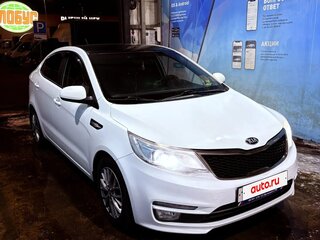 2017 Kia Rio III Рестайлинг, белый, 1050000 рублей, вид 4