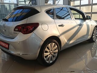 2013 Opel Astra J Рестайлинг, серебристый, 519000 рублей, вид 5