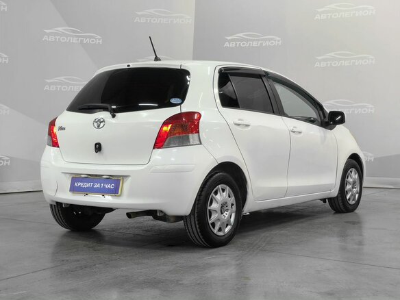 2010 Toyota Vitz II (XP90), белый, 650000 рублей - вид 4