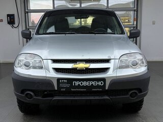 2018 Chevrolet Niva I Рестайлинг, серебристый, 680000 рублей, вид 2