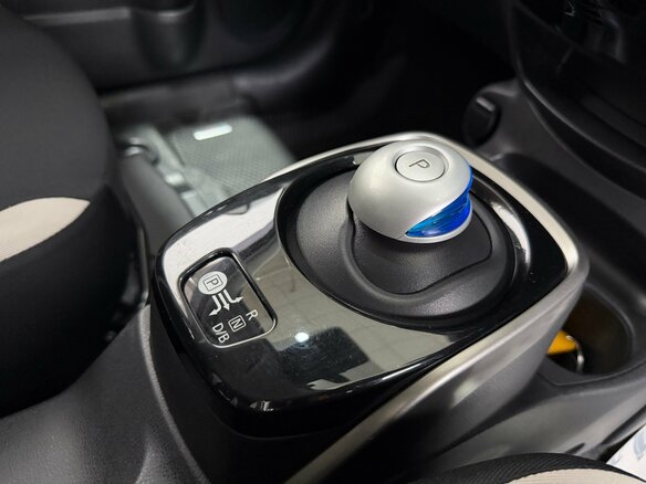 2020 Nissan Note e-Power II Рестайлинг, серебристый, 1300000 рублей - вид 27