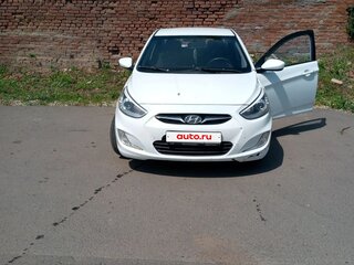 2013 Hyundai Solaris I, белый, 750000 рублей, вид 1