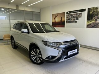 2019 Mitsubishi Outlander III Рестайлинг 3, белый, 2200000 рублей, вид 3
