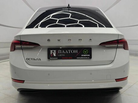 2021 Skoda Octavia IV (A8), белый, 2095000 рублей, вид 5