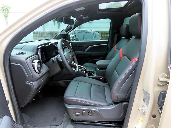 2023 Chevrolet Colorado III, коричневый, 4966412 рублей - вид 4