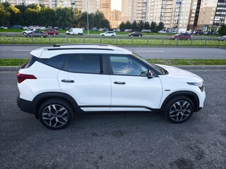 2022 Kia Seltos I, белый, 2650000 рублей, вид 4
