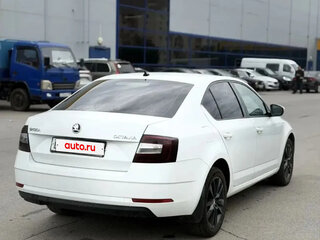 2018 Skoda Octavia III (A7) Рестайлинг, белый, 1000000 рублей, вид 3