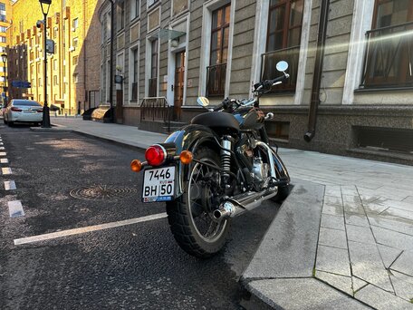 2023 Royal Enfield Classic 350, зелёный, 375000 рублей, вид 3