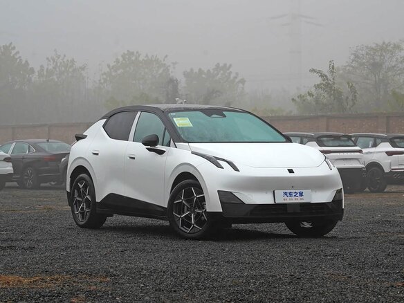 2026 Lynk & Co Z20, белый, 4600000 рублей - вид 2