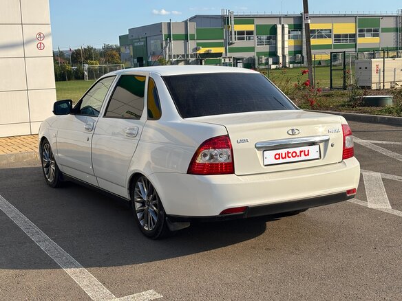 2013 Lada (ВАЗ) Priora I Рестайлинг, белый, 450000 рублей - вид 5