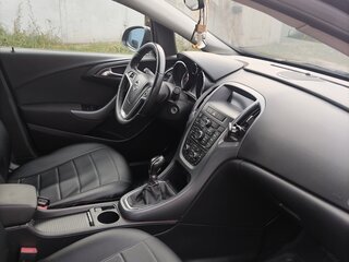 2013 Opel Astra J Рестайлинг, чёрный, 900000 рублей, вид 5