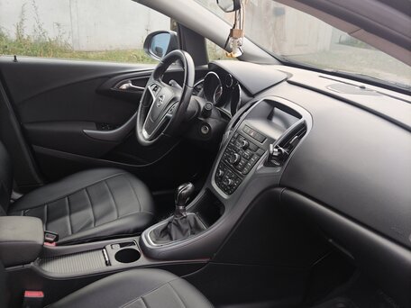 2013 Opel Astra J Рестайлинг, чёрный, 940000 рублей, вид 5