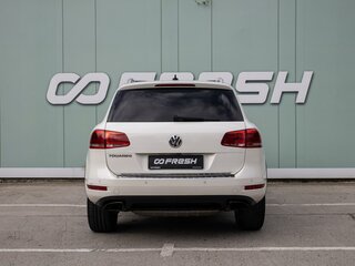 2011 Volkswagen Touareg II, белый, 2199000 рублей, вид 4