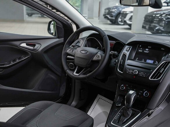 2017 Ford Focus III Рестайлинг, серый, 1050000 рублей - вид 8