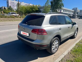 2016 Volkswagen Touareg II Рестайлинг, серебристый, 1800000 рублей, вид 3