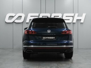 2018 Volkswagen Touareg III, синий, 3599000 рублей, вид 4