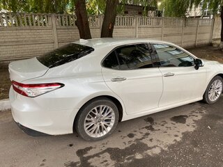 2019 Toyota Camry VIII (XV70), белый, 3500000 рублей, вид 4