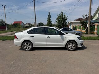 2016 Volkswagen Polo V Рестайлинг, белый, 630000 рублей, вид 3