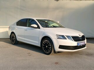 2017 Skoda Octavia III (A7) Рестайлинг, белый, 1415000 рублей, вид 2