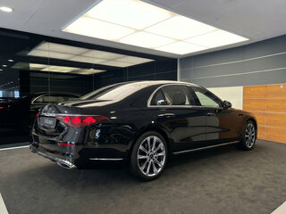 2026 Mercedes-Benz S-Класс 680 Long 4MATIC Guard VII (W223) Рестайлинг, чёрный, 145000000 рублей, вид 4
