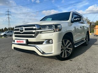 2017 Toyota Land Cruiser 200 Series Рестайлинг 2, белый, 5999000 рублей, вид 1