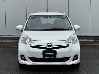 2011 Toyota Ractis II, белый, 930000 рублей, вид 3