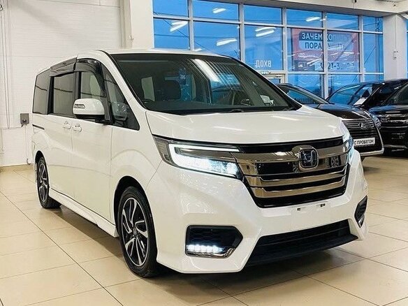 2021 Honda Stepwgn Spada V Рестайлинг, белый - вид 1
