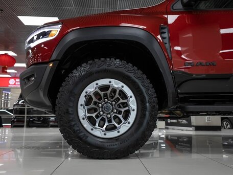 2026 Ram 1500 RHO V Рестайлинг, красный, 11840000 рублей, вид 3