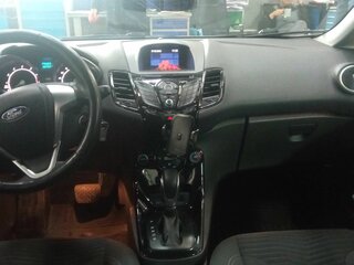 2016 Ford Fiesta Mk6 Рестайлинг, серебристый, 630000 рублей, вид 5
