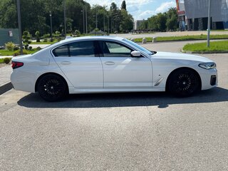 2021 BMW 5 серии 520i VII (G30/G31/G38) Рестайлинг, белый, 4999999 рублей, вид 4