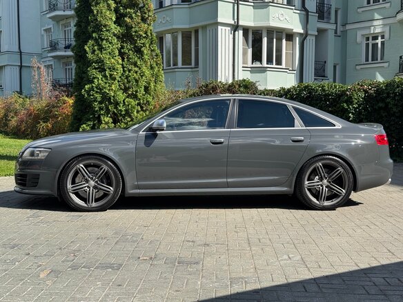 2010 Audi RS 6 II (C6), серый, 3650000 рублей - вид 4