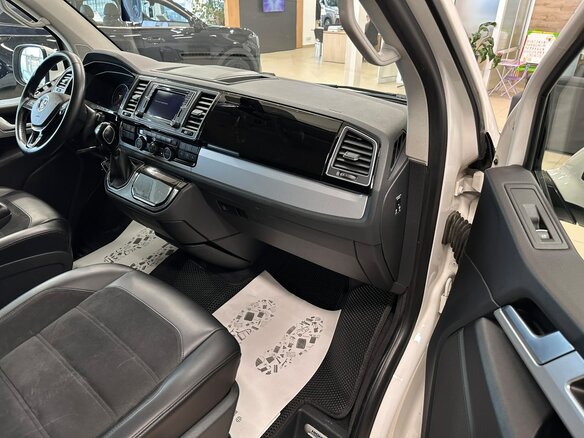 2017 Volkswagen Multivan T6, белый, 4399900 рублей - вид 12