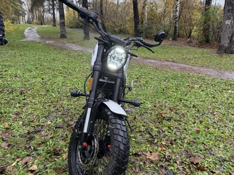 2025 Fuego Scrambler 250, серебристый, 180000 рублей, вид 1