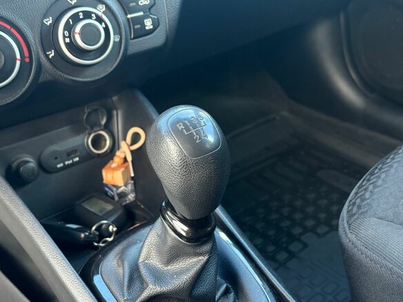 2014 Kia Rio 5-speed III, голубой, 1050000 рублей - вид 26