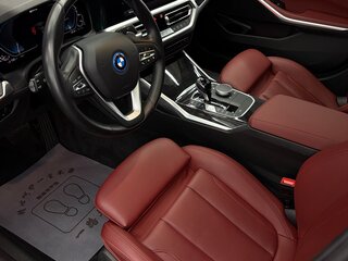 2023 BMW 3 серии 330e xDrive VII (G2x) Рестайлинг, красный, 2750000 рублей, вид 3