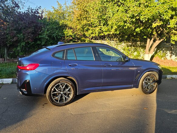 2022 BMW X4 20i II (G02) Рестайлинг, синий, 6190000 рублей - вид 3