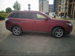 2013 Mitsubishi Outlander III, красный, 1100000 рублей, вид 3