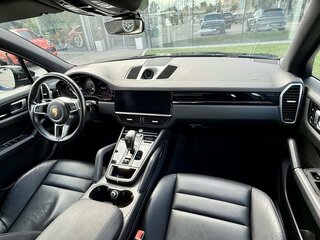 2020 Porsche Cayenne III, чёрный, 5790000 рублей, вид 2
