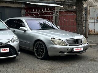2002 Mercedes-Benz S-Класс 500 Long IV (W220), серебристый, 550000 рублей, вид 3