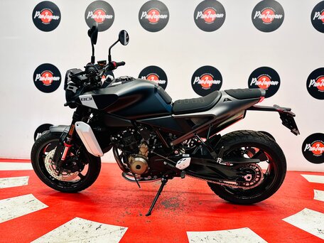 2024 Husqvarna Svartpilen 801, чёрный, 990000 рублей, вид 2