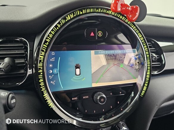 2022 Mini Hatch Cooper III (F55/F56) Рестайлинг 2, белый, 1780000 рублей - вид 13